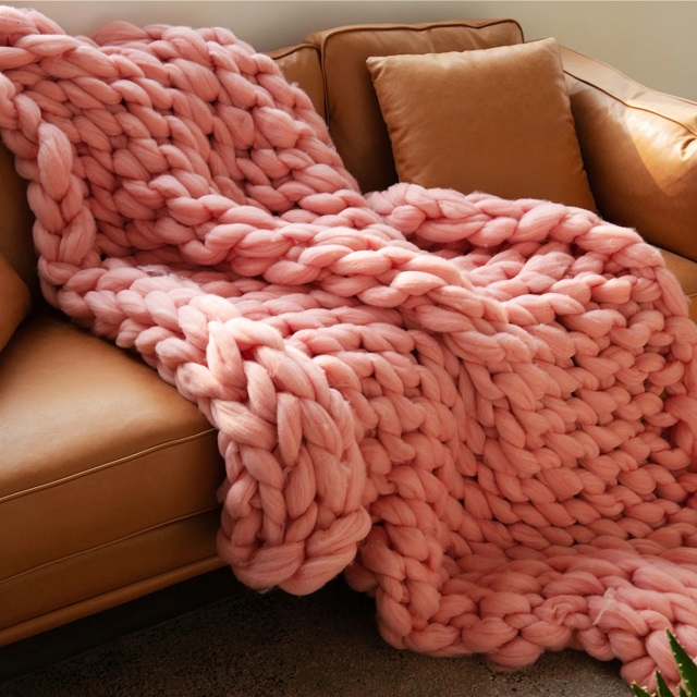 Photo  plaid grosse maille en laine synthétique (rose) | ToPlaid 3