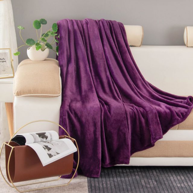 Photo  jeté de canapé violet | ToPlaid